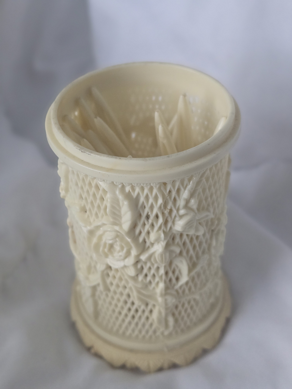Vintage Agiftcorp Intricate Carved Floral Toothpick Holder W 22 Picks Coquette